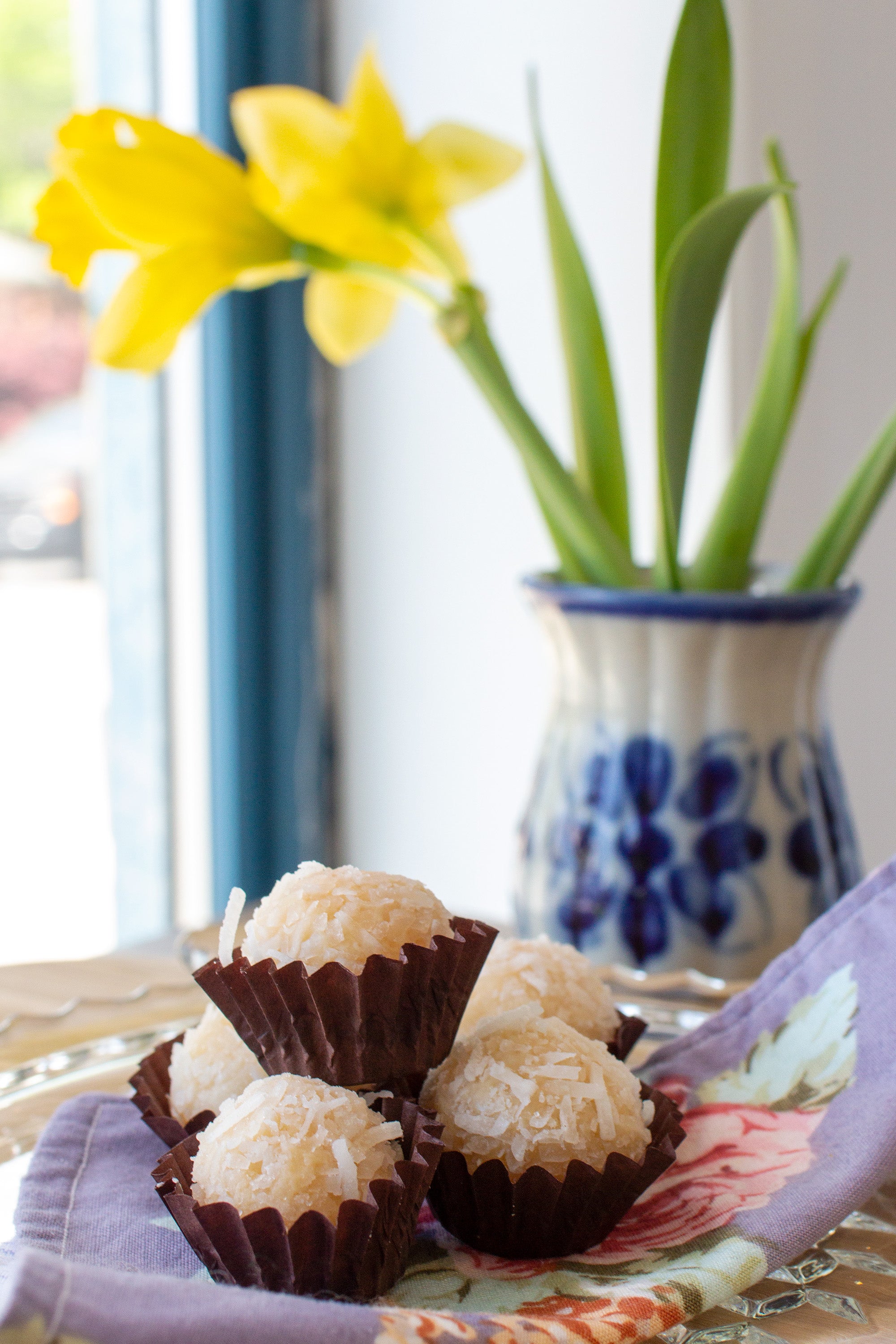 Boîte de Brigadeiros et Beijinhos (Chocolat et Noix de Coco) (24 unités)