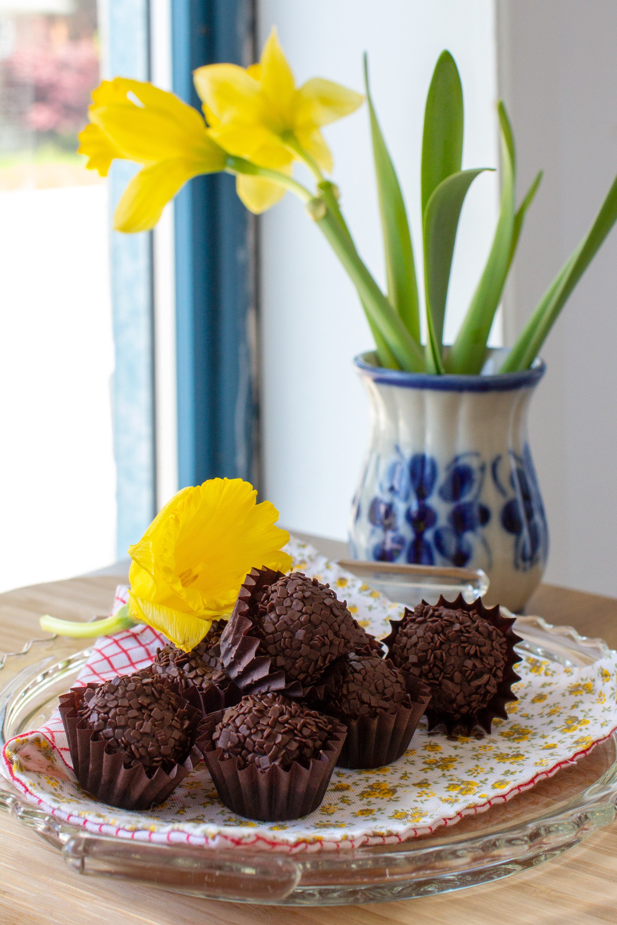 Boîte de Brigadeiros et Beijinhos (Chocolat et Noix de Coco) (24 unités)