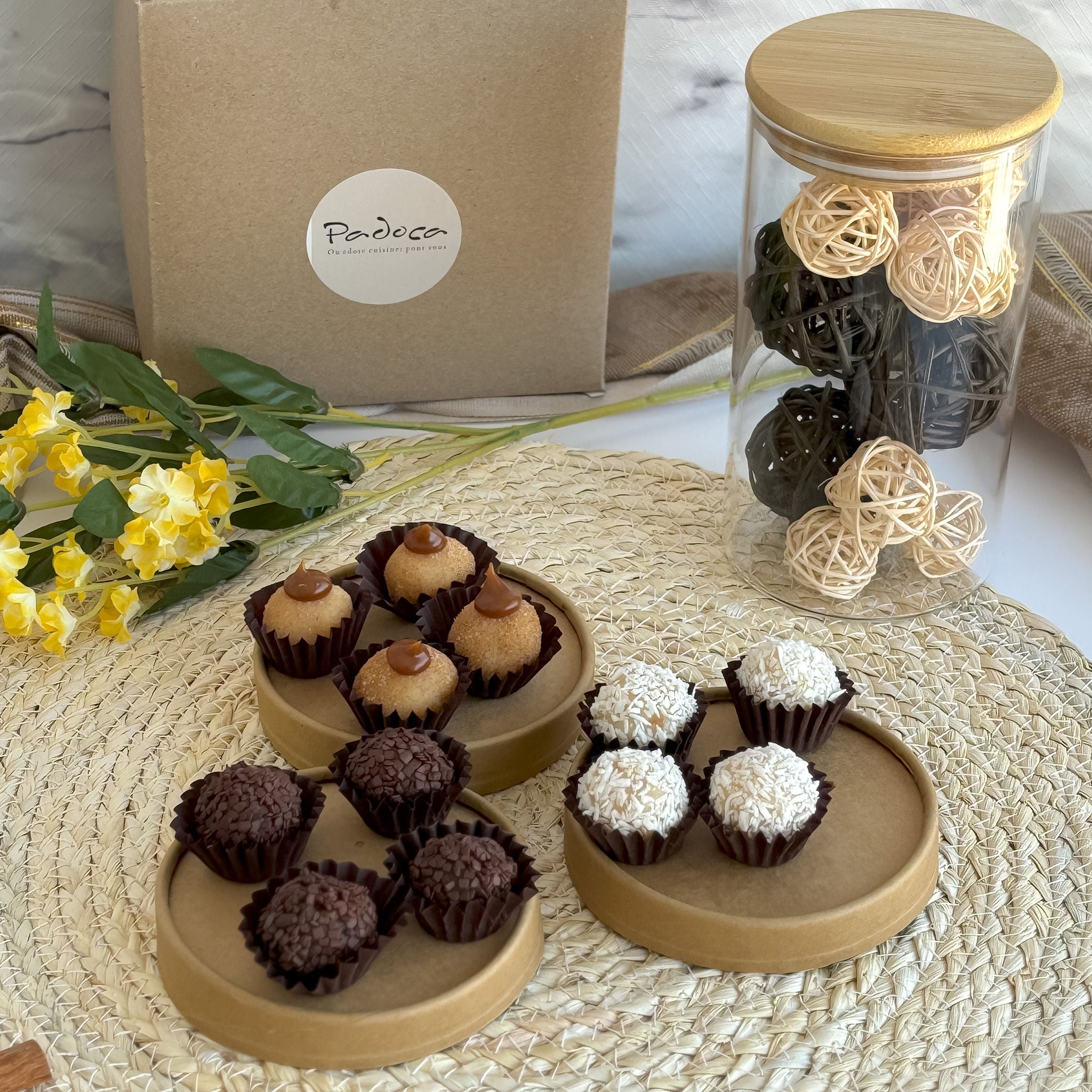 Boîte de Brigadeiros et Beijinhos (Chocolat et Noix de Coco) (24 unités)