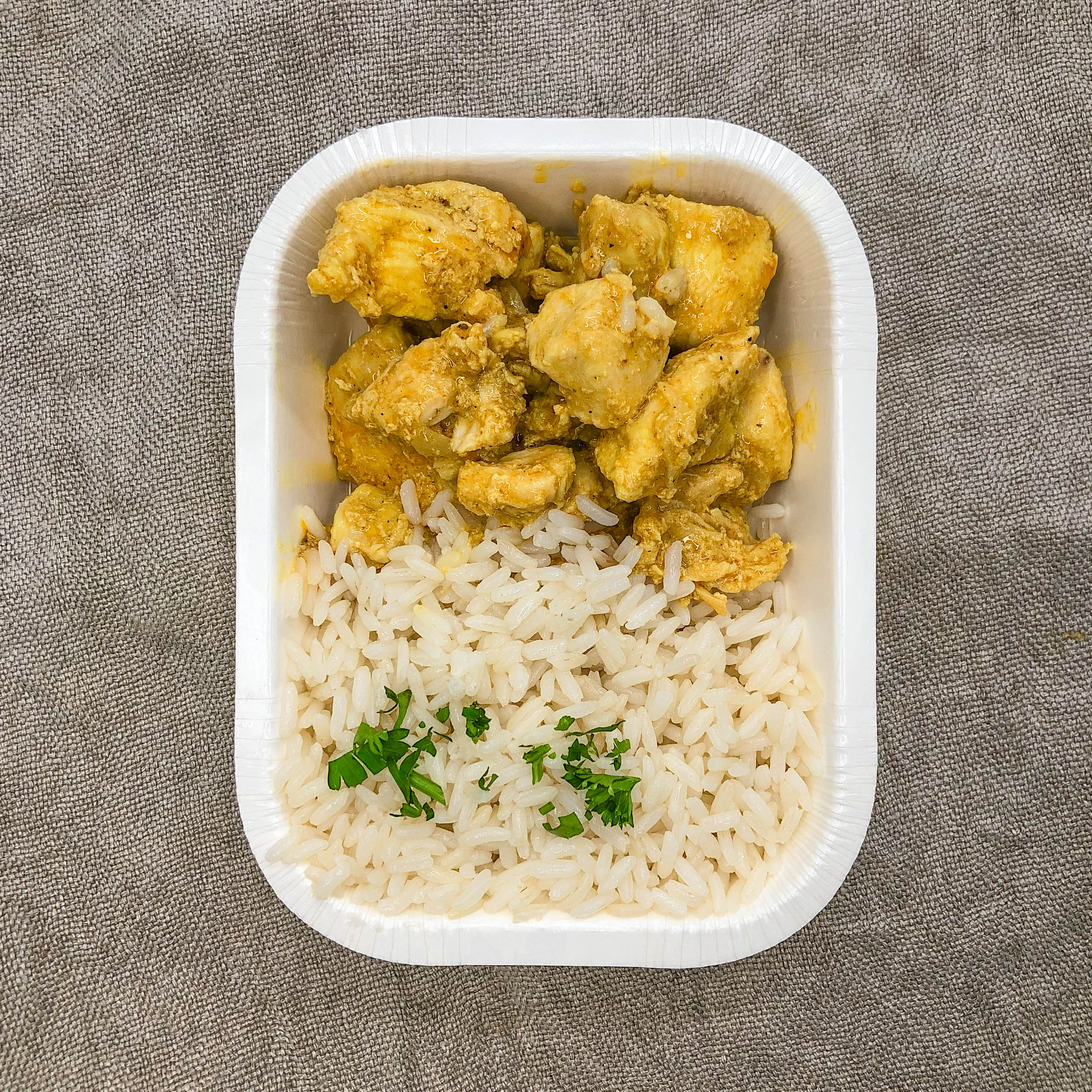 Poulet au curry et lait de noix de coco